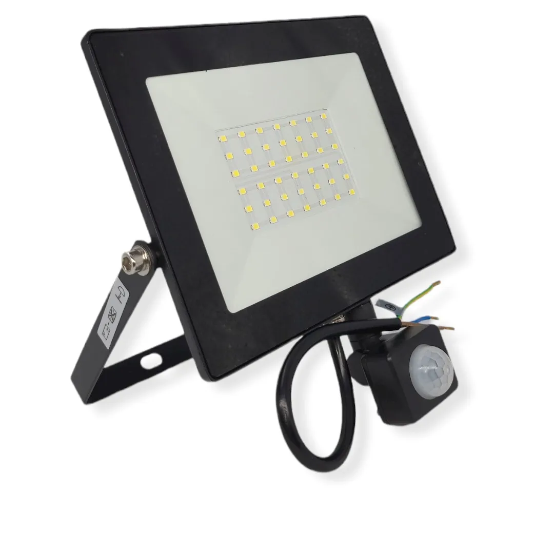 Floodlight with sensor